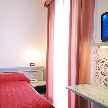 Hotel Piemontese Imperia Exterior photo
