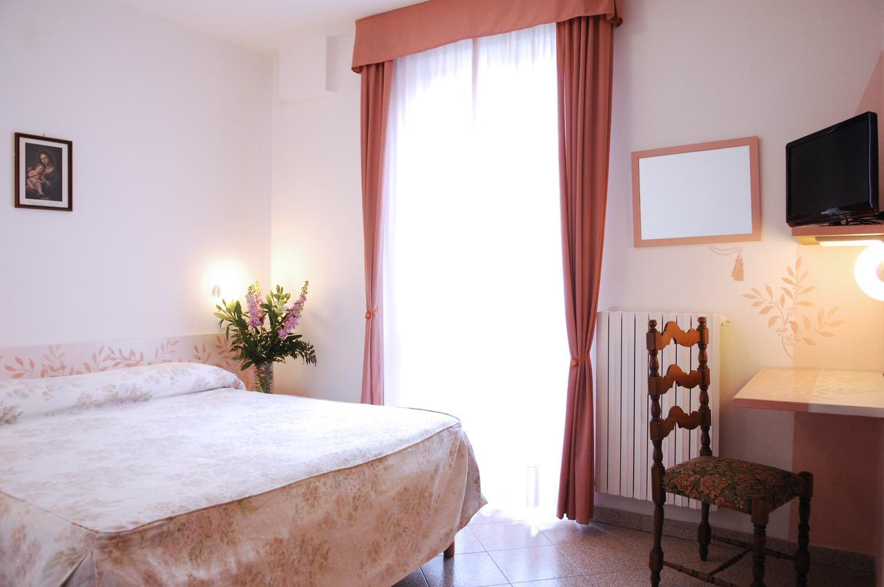 Hotel Piemontese Imperia Exterior photo