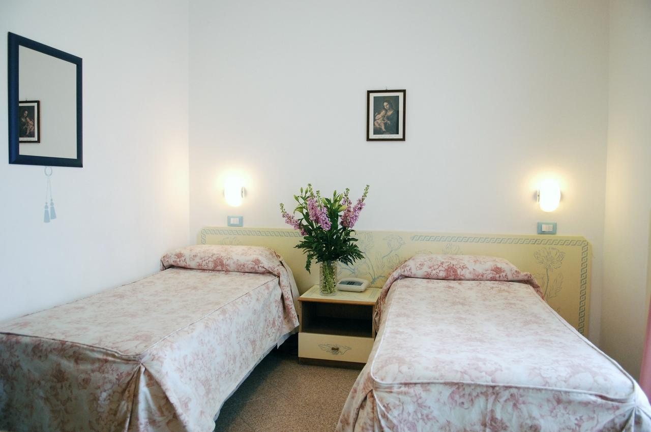 Hotel Piemontese Imperia Exterior photo