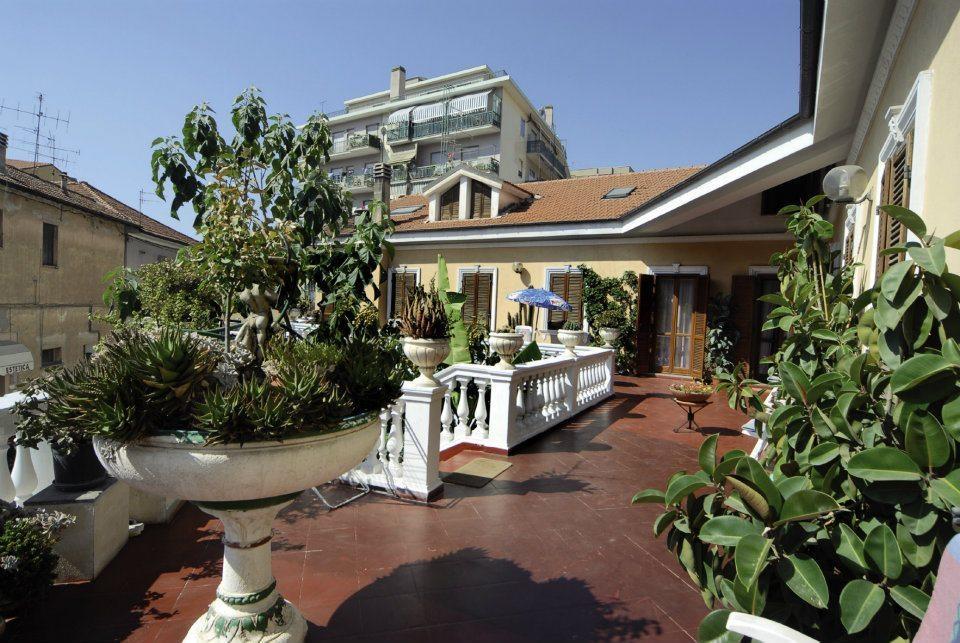 Hotel Piemontese Imperia Exterior photo