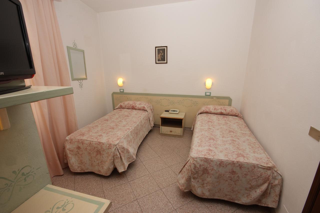 Hotel Piemontese Imperia Exterior photo